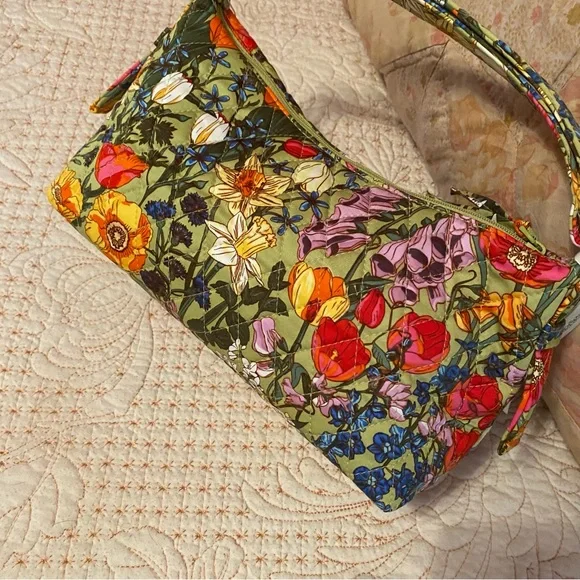 Adorable Vera Bradley Roxbury Crescent Shoulder Bag. Fabric is Meadow Bouquet. - Picture 4 of 11